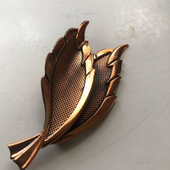 Copper Tone Leaf Brooch - Picture 3 of 8